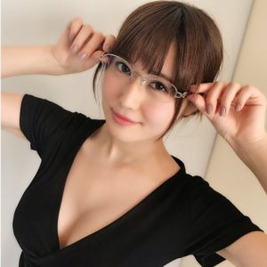 藤森里穂　メガネ